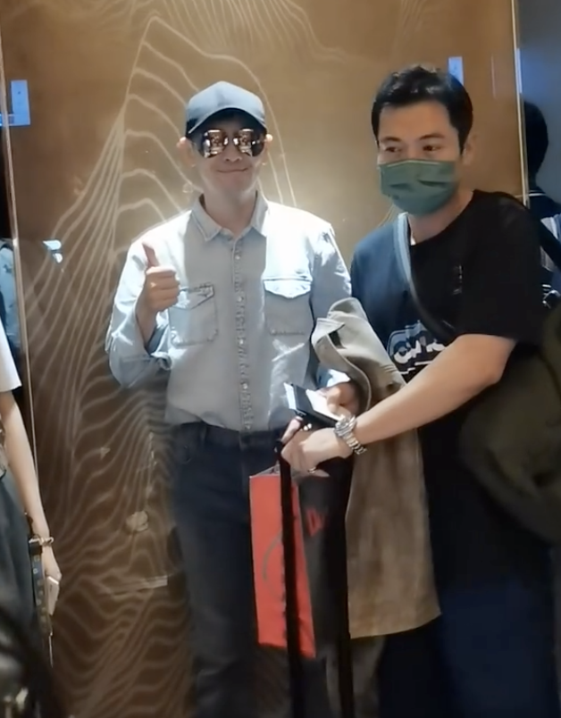 林志颖抵达长沙录《披荆斩棘》,车祸后下巴凹凸不平被指像俞灏明