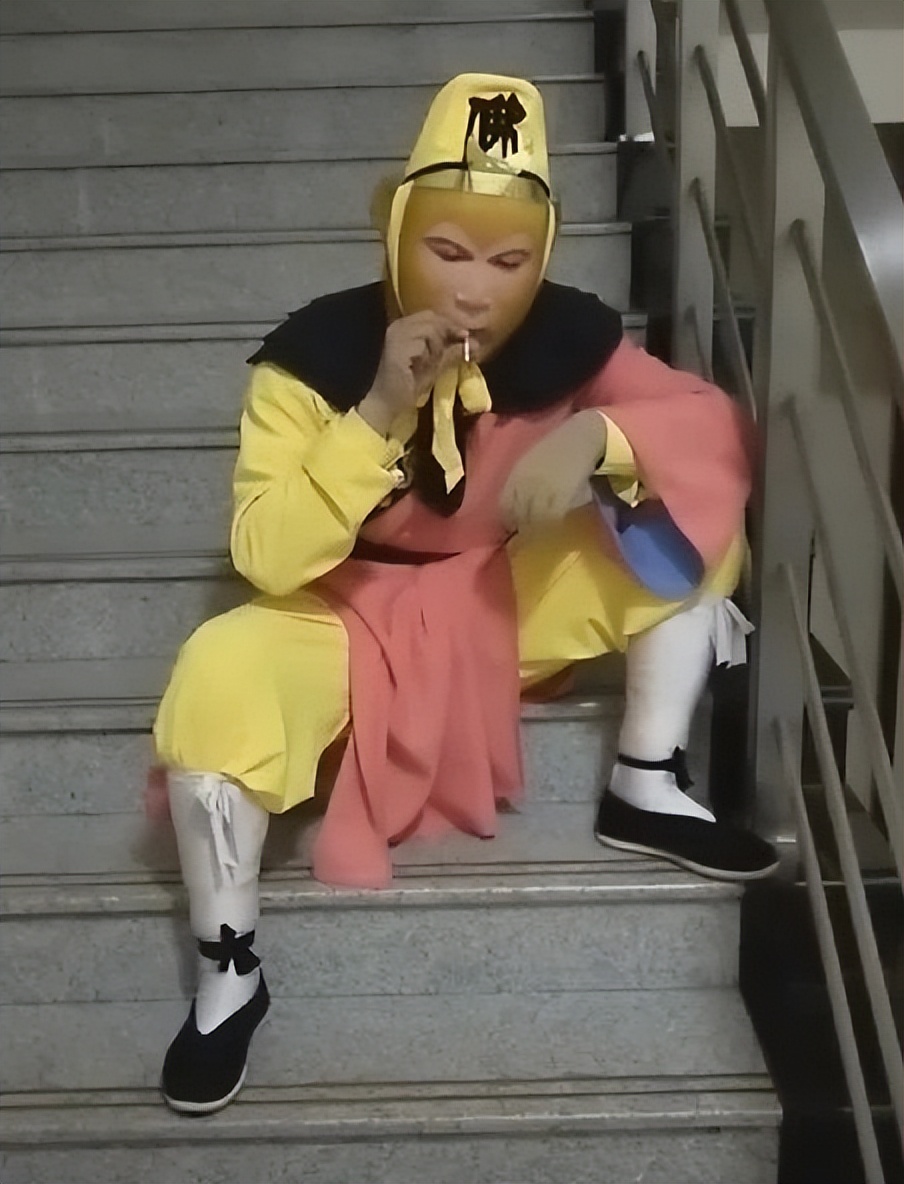 演员中场休息时的镜头,一个比一个搞笑