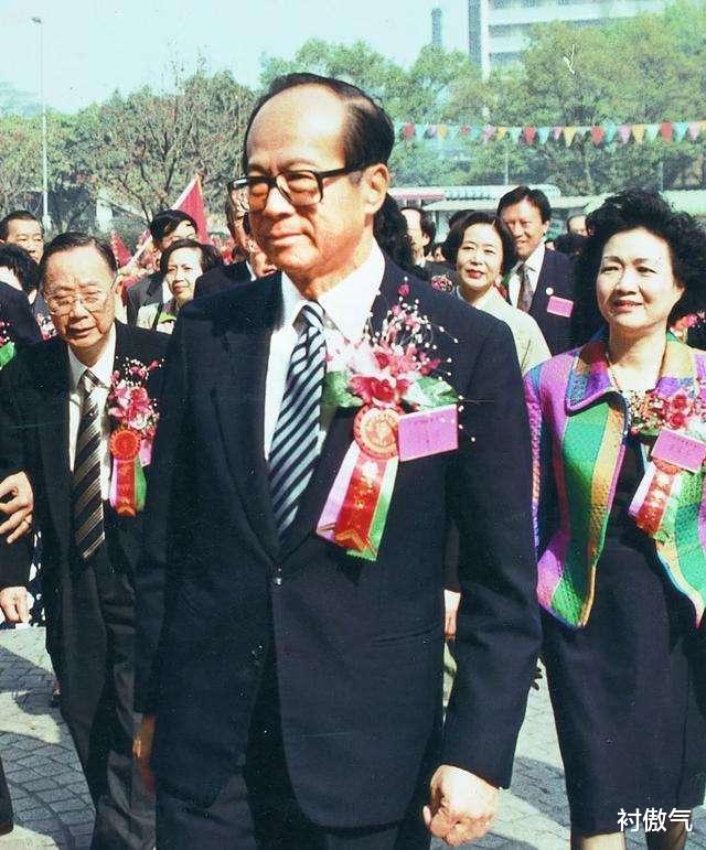 郭晶晶|香港慈善晚宴这一夜，郭晶晶撕阔太面具，将豪门名媛的脸都打肿了