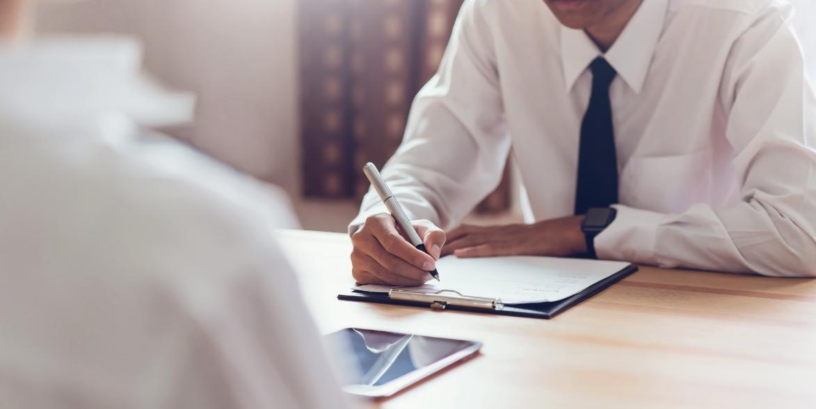 全职妈妈|“有礼貌,但不多”,00后反骨式辞职信走红,老板看后怀疑人生