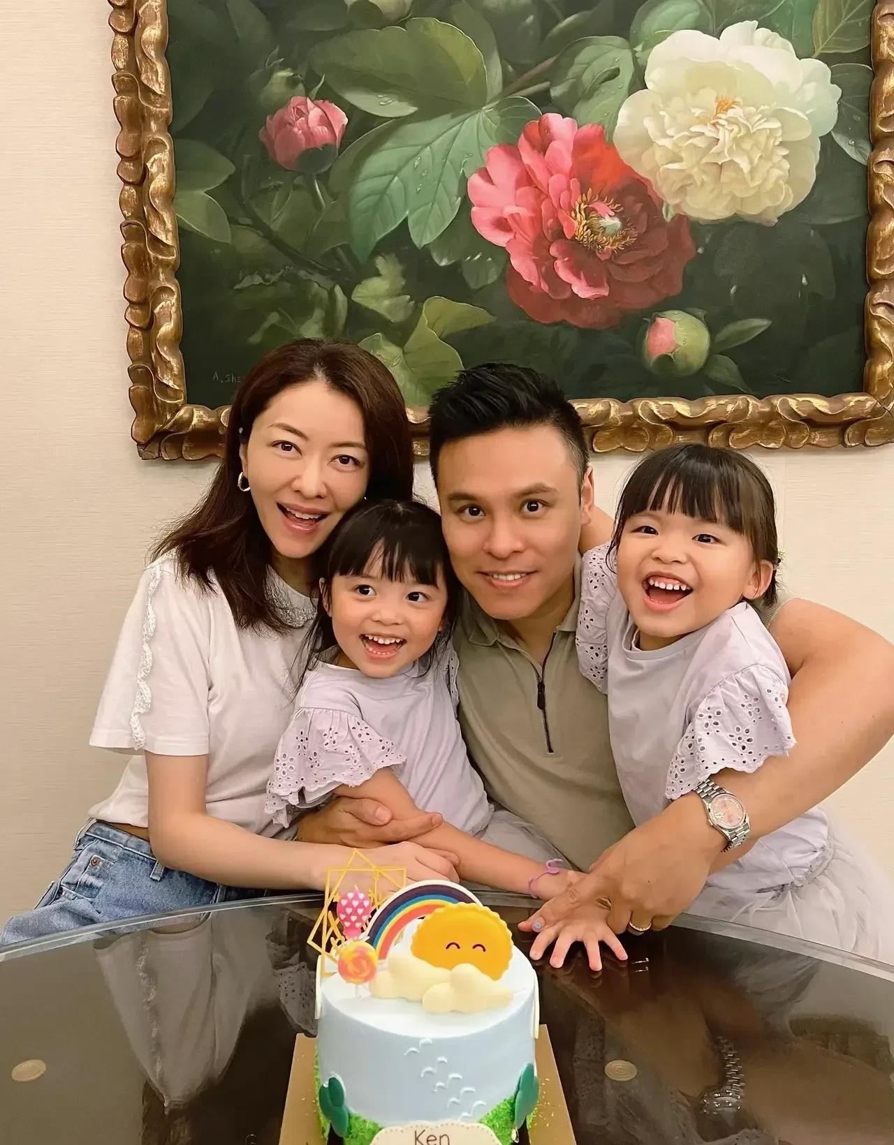 熊黛林|42岁熊黛林情人节秀恩爱,穿衣土气引群嘲,素颜出镜疑似怀2胎