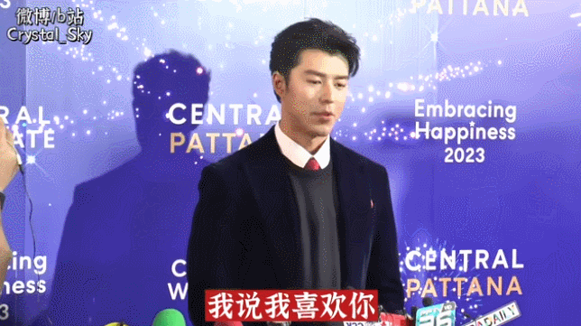 顶流vs顶流，当初鹿晗关晓彤官宣，也就这个炸度了吧！