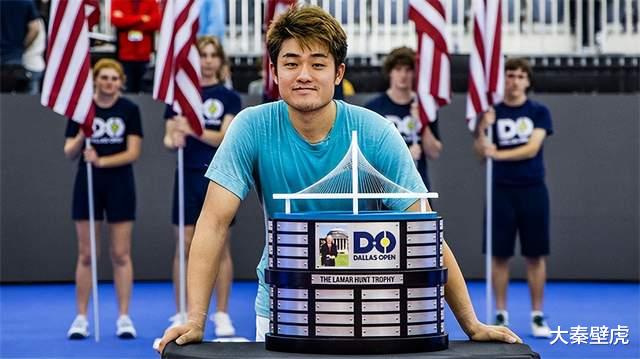 终成别人新娘！吴易昺前女友官宣结婚，与新郎甜蜜比心，网友祝福