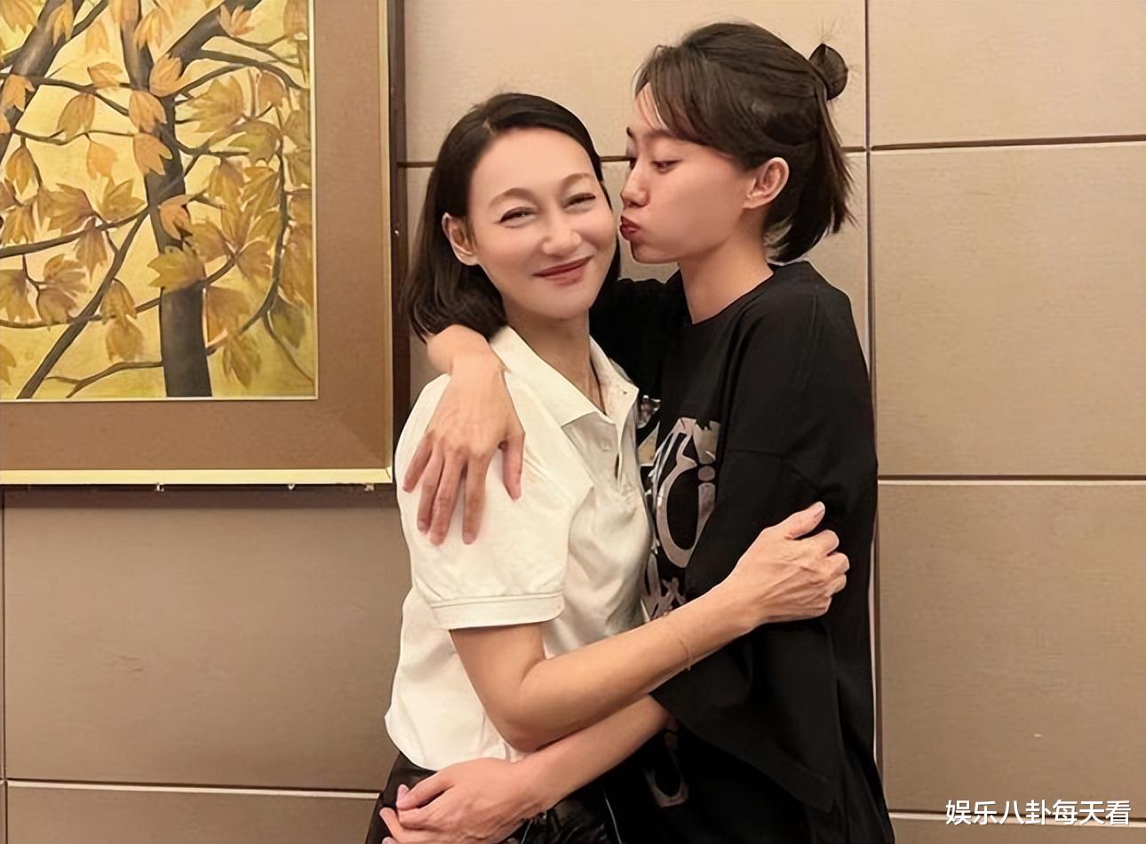 她，3岁乞讨，13岁做舞女，22岁当影后，40岁自杀，63岁活成传奇