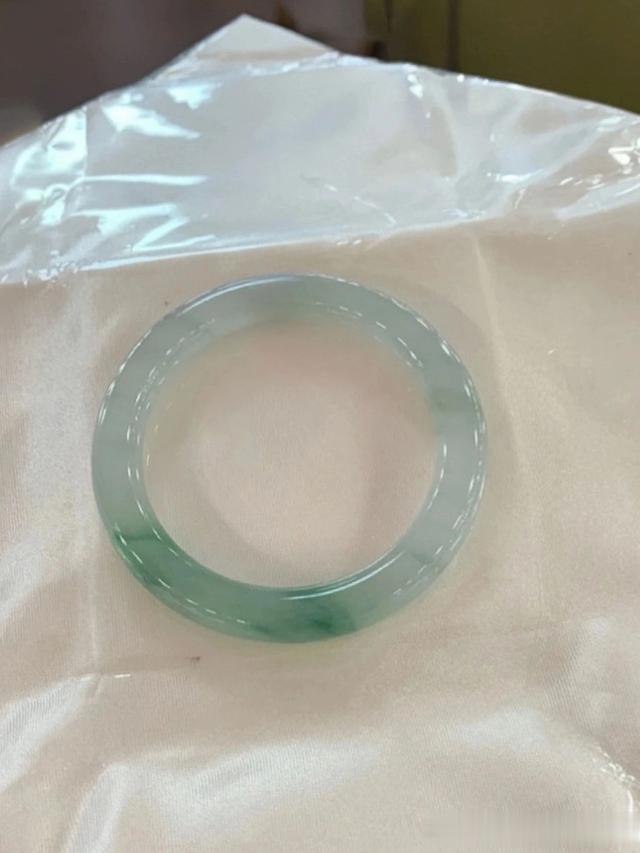 影响翡翠手镯价值的“工”