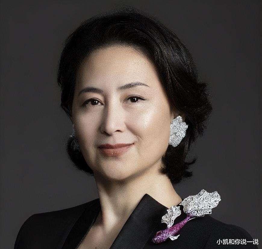 花花公子许晋亨:放弃赌王千金,娶蛇蝎美人李嘉欣,60岁已拄拐杖