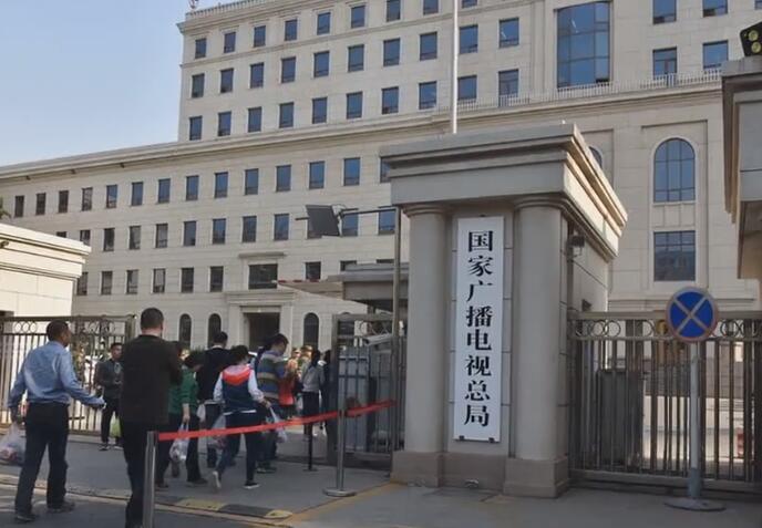 李嘉明|演员李嘉明指责电视收费乱象的背后是电视台没落、电视机商业革新