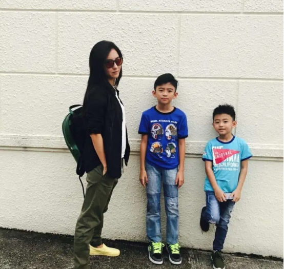 谢霆锋崩溃！曝张柏芝长子越长越像陈冠希，鉴定报告引争议