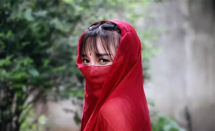 李子柒断终于露面!脸部变化大,疑整容过度,网友直呼认不出!