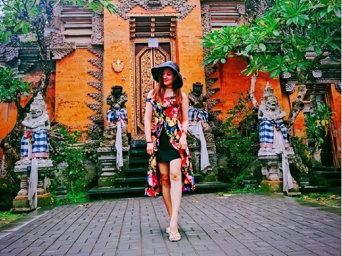 杜锋妻子近况:辞去公职创业成功,独自带3个娃,夫妻分居多年