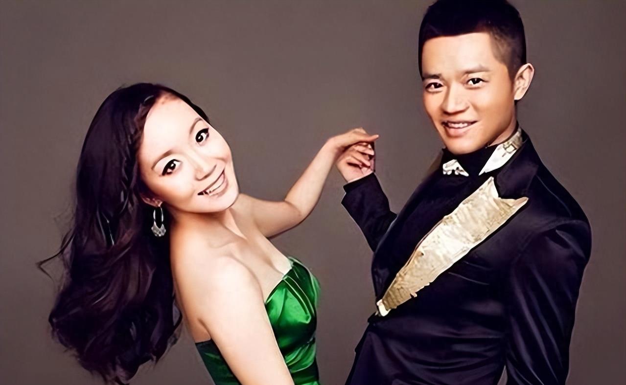 玲花终于不再隐瞒,承认与曾毅有“特殊关系”,我们被骗了20年