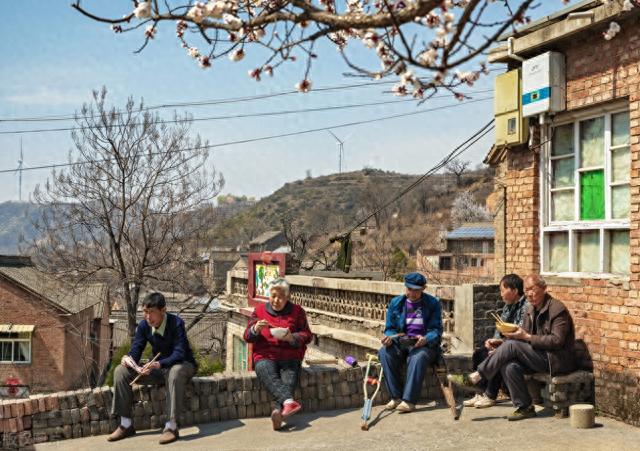 同学58岁就生病去世，参加完他的葬礼后，我狠心断掉了儿子的月供