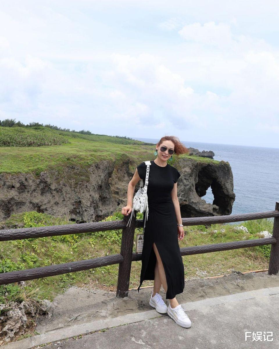 杨怡放下母亲角色和姐姐杨卓娜一起去旅游 姐妹俩拍下开心合影