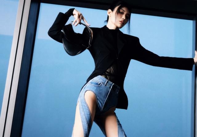 奚梦瑶|奚梦瑶穿透视拼接牛仔裤引争议,和李彩琳比美,有失豪门阔太风范