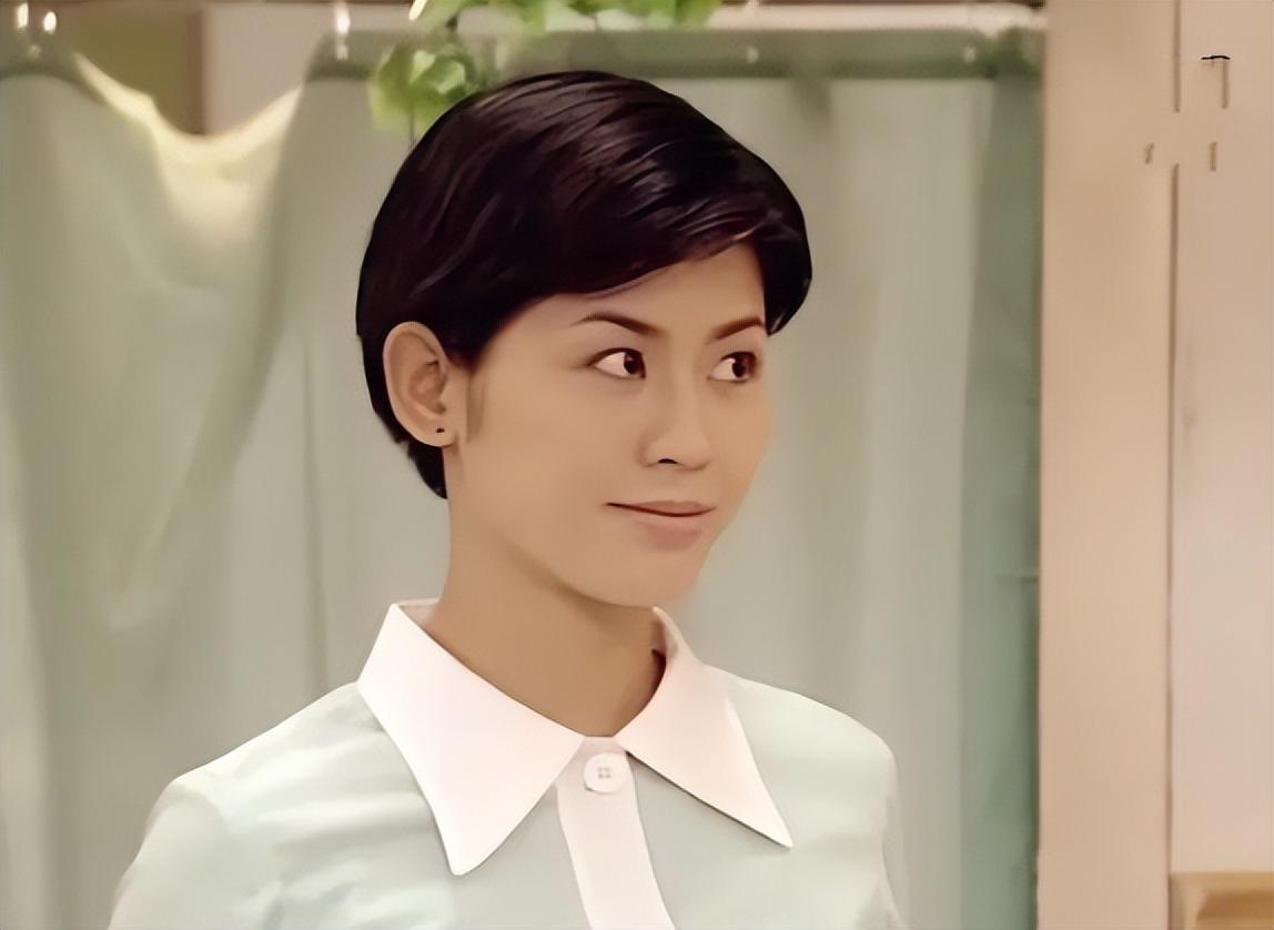 疯狂|“港剧女王”宣萱的清醒,“打”了多少女明星的脸?