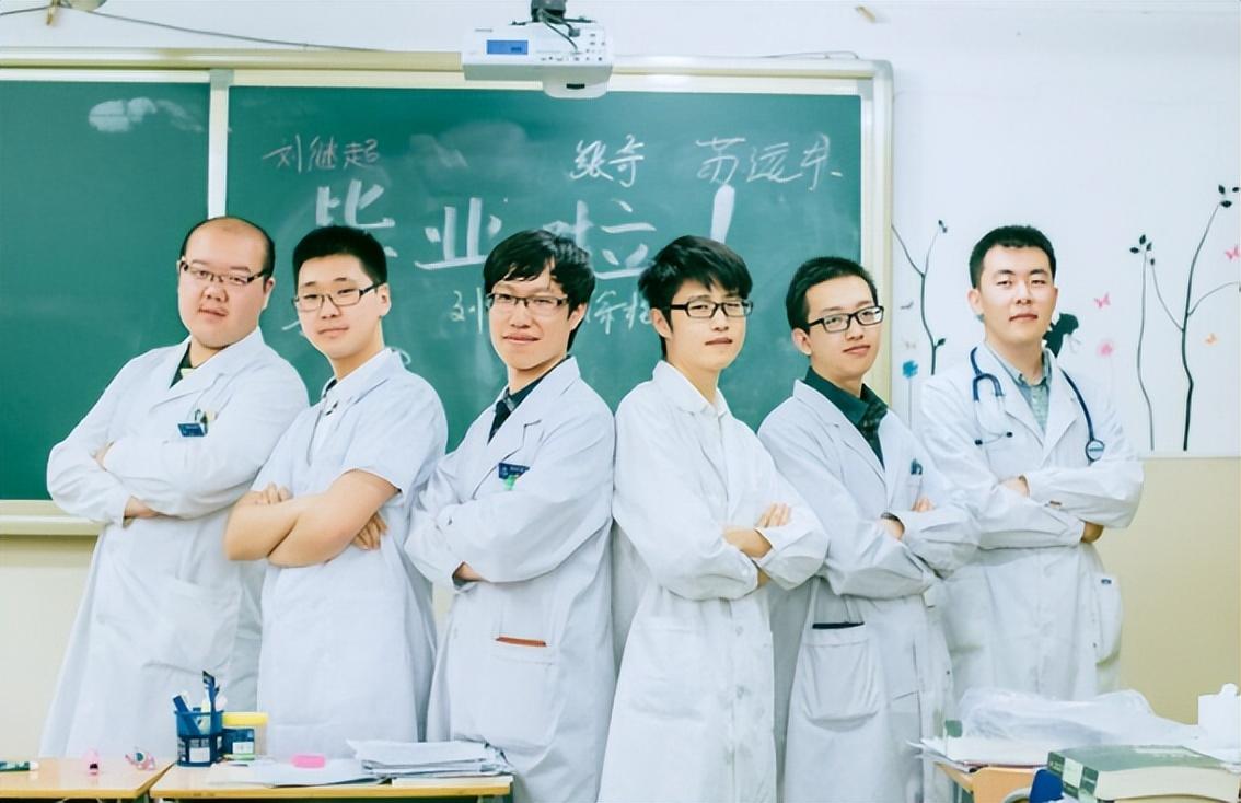 继厦门教师编招聘遇冷后，多地三甲医院也招不够人，原因叫人无奈