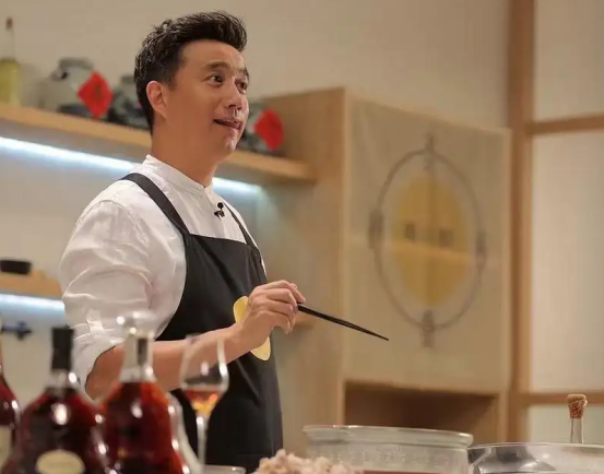 黄磊|《向往的生活7》首播满屏尴尬,卖惨掩盖节目无聊,黄磊成败笔