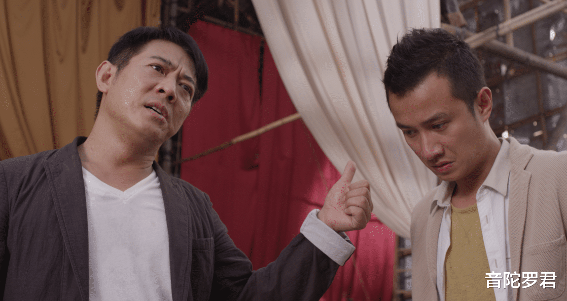 被赶到走廊睡觉、手接口水、跪地伺候穿鞋、这些明星哪来的优越感