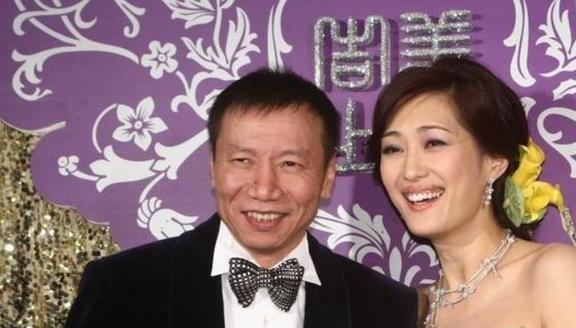 “性感女人”孟广美，被男朋友骗光家产，43岁嫁京城富商拥抱幸福