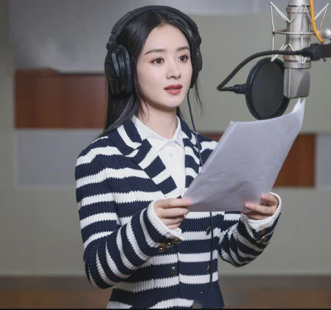 赵丽颖|赵丽颖近日穿搭,穿3万西装配1万5衬衫,上班族直呼买不起!