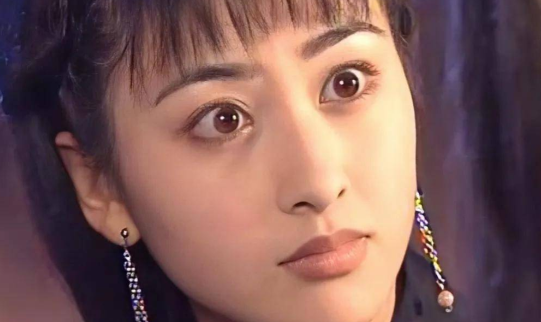 她曾是军艺校花,却被张铁林玩到无法生育,最终嫁到香港