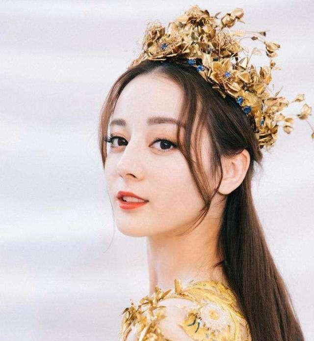 新剧中的热巴演技过人，汇聚了娱乐圈半壁江山，王鹤棣带薪追星。