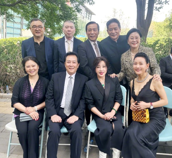 刘晓庆|面目呆板的刘晓庆,不加滤镜实在太吓人,与自然老的明星比起来差距太大