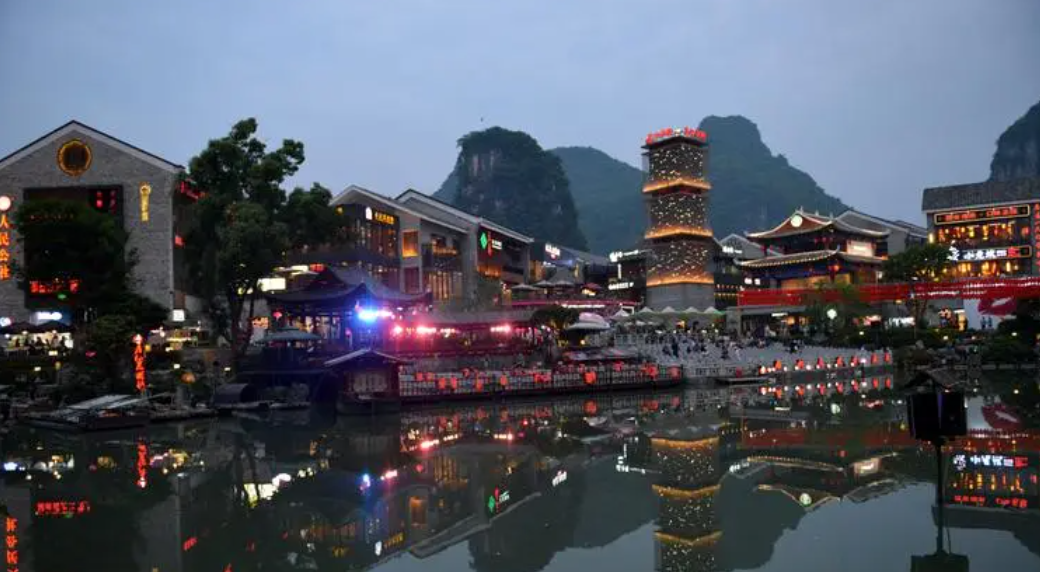阳朔|阳朔西街,一个让你流连忘返的地方