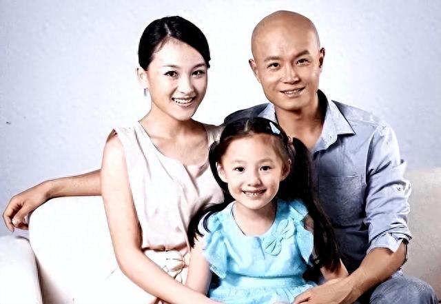 48岁陶红因病去世,9岁女儿一路跪祈福,与乐嘉婚姻仅维系三年