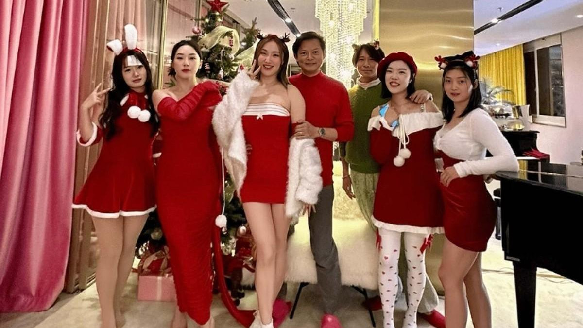 豪宅富商娶小妻，绝美身材惊艳全场！