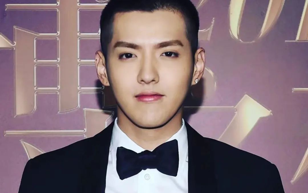 吴亦凡母亲发文欲翻案,网友纷纷不买账,揭开亲子相处的三点边界感