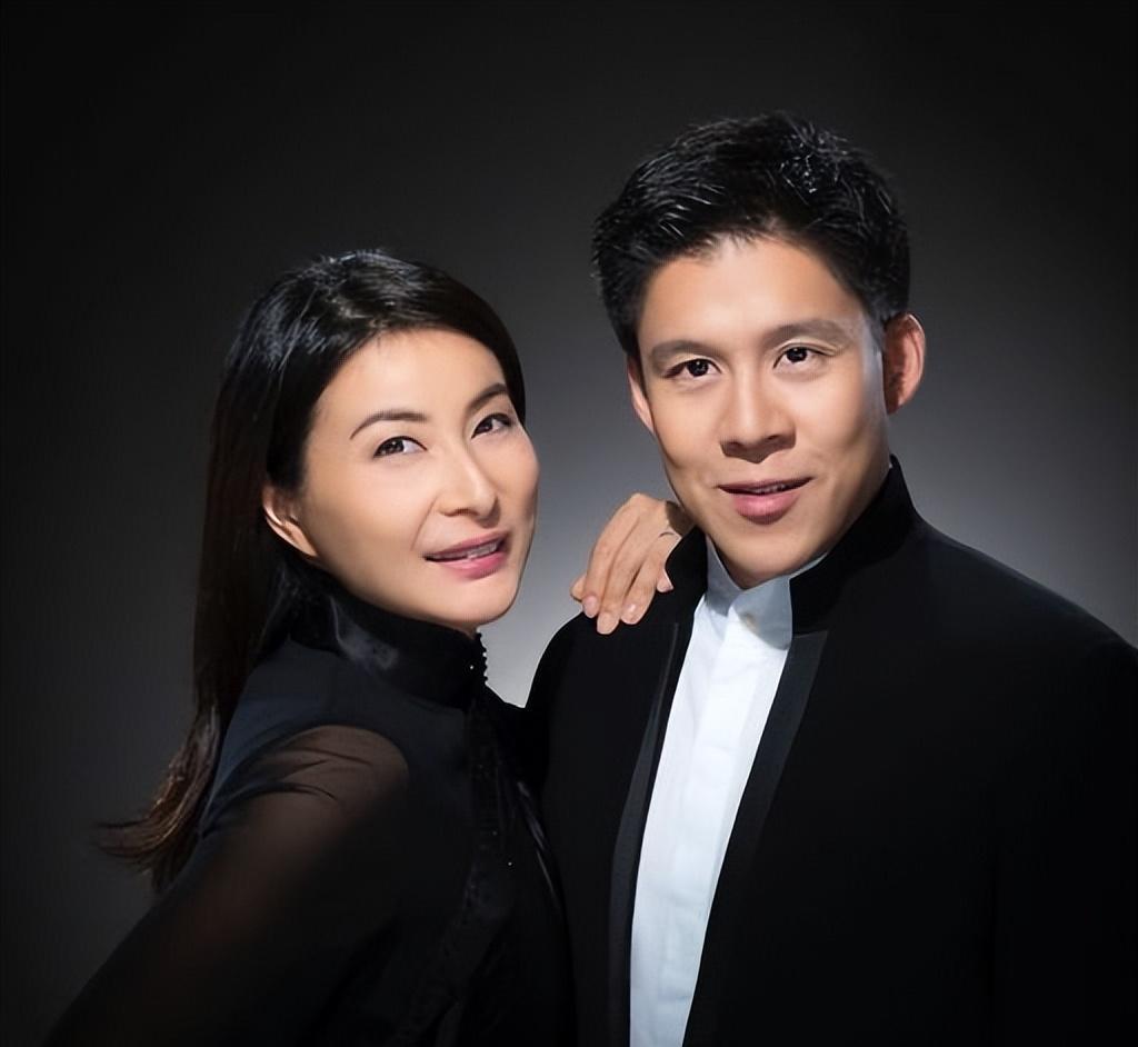 郭晶晶罕见晒美照,众多明星一起同框,看完发现霍启刚的担心是真的!