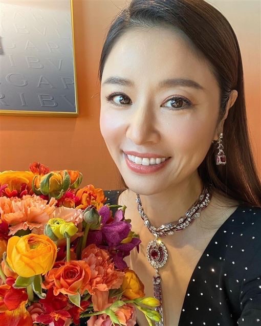 Melody官宣离婚，好友林心如闻讯很震惊：前几天才通话，未见异常