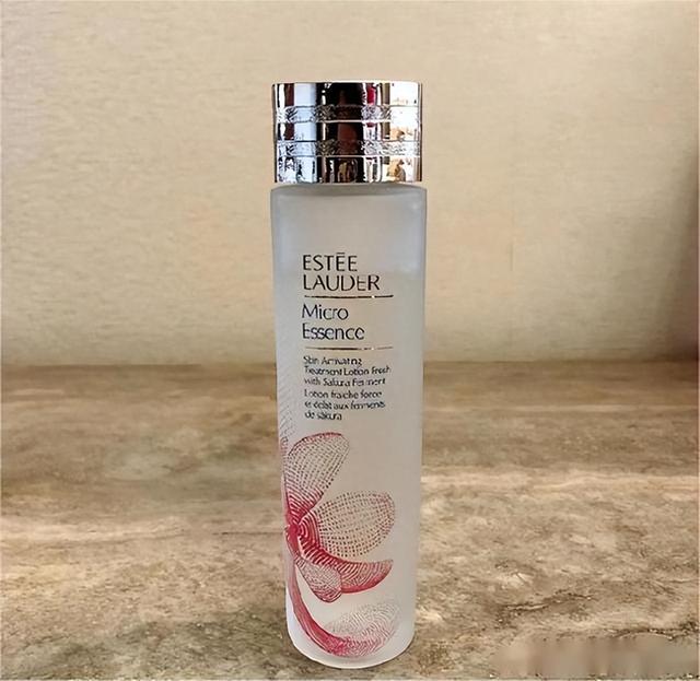 爽肤水推荐：能够深层美白辅助提亮皮肤颜色，让皮肤获得周到保护