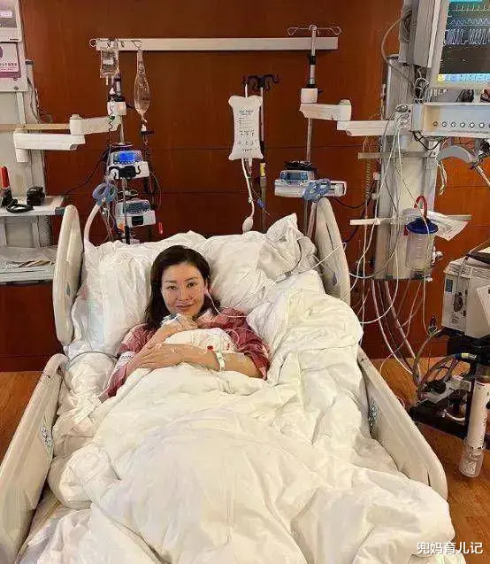 李嘉欣|李嘉欣:病情持续恶化,深夜入住ICU,刘銮雄嘲讽:报应来了吧!