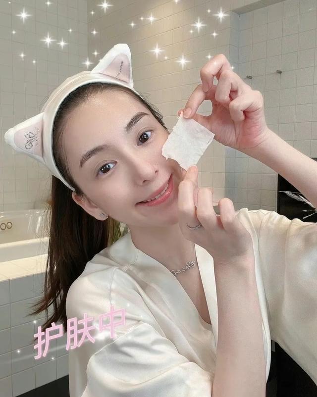 苗侨伟|7位港圈男神的妻子,苗侨伟妻子素颜自然,吕良伟夫妻像同龄人