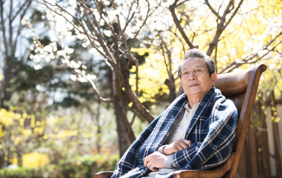 年纪大了“养骨”很重要，建议常吃5样，骨骼强壮，腿脚更有劲