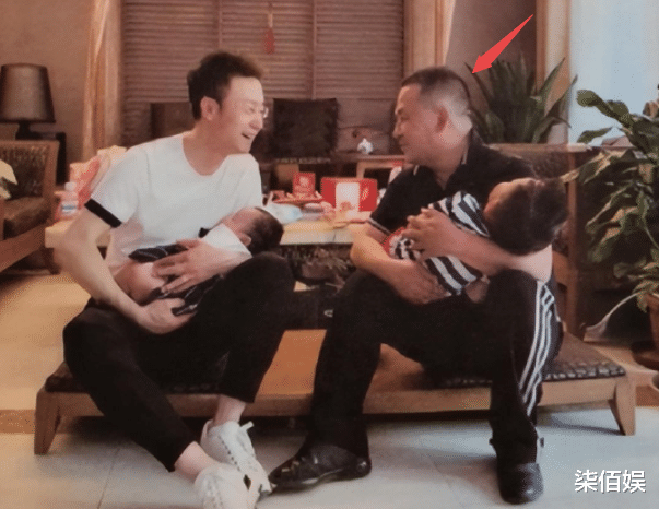 玉米 月亮姐姐大方晒娃,6岁儿子换发型颜值飙升,五官越长越像妈妈