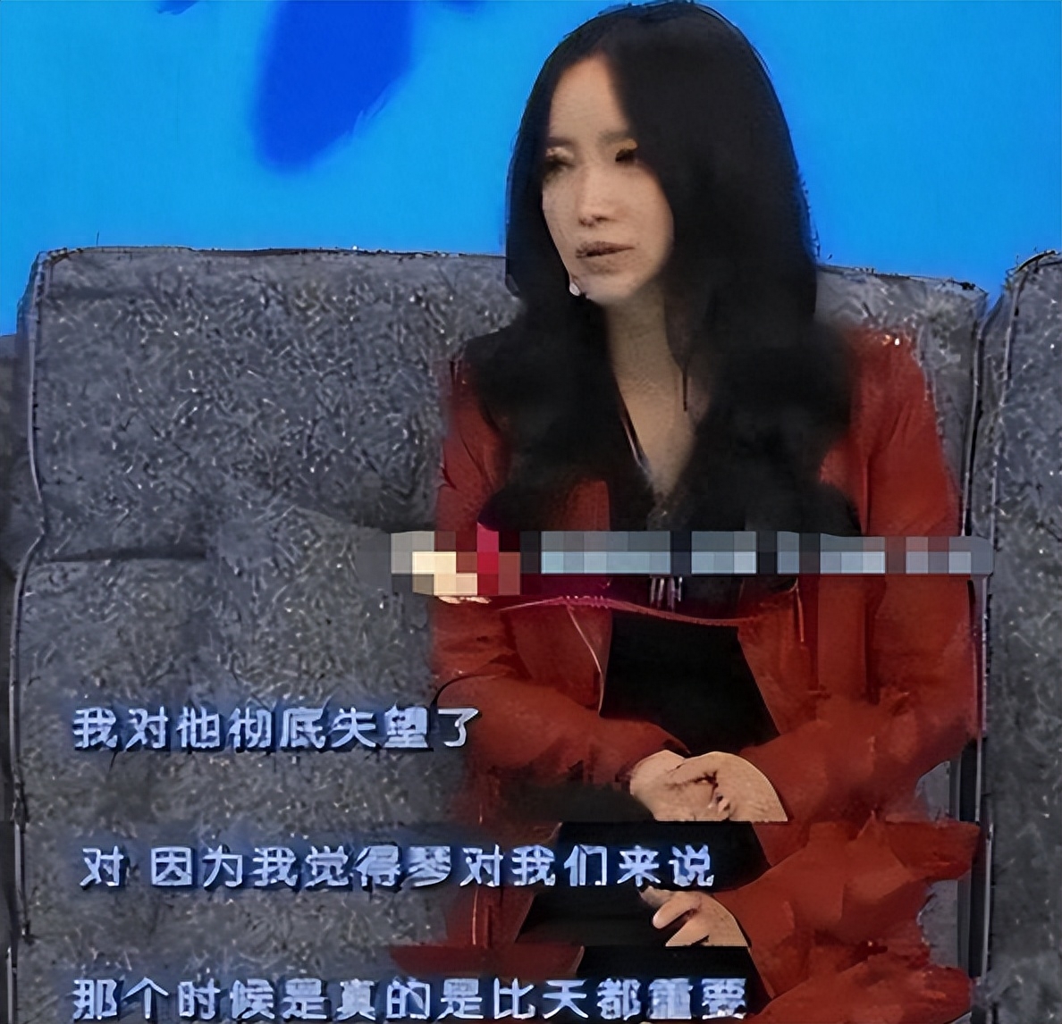 连续四年登上春晚，被恩师夺走初夜强行堕胎，如今54岁无人敢娶。