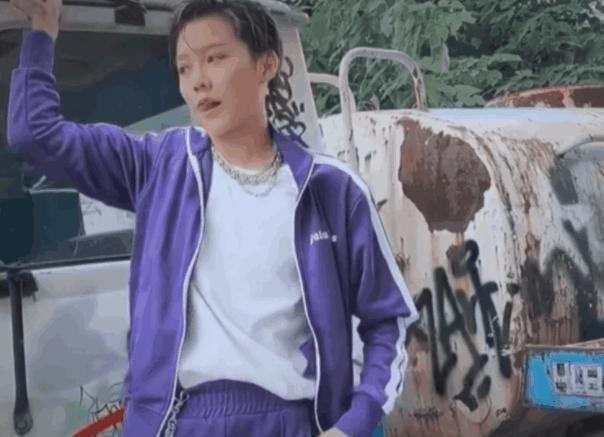 杨幂|挤眉弄眼、舌头乱舔、当众顶胯、无分寸感，几位女星该“去油”了