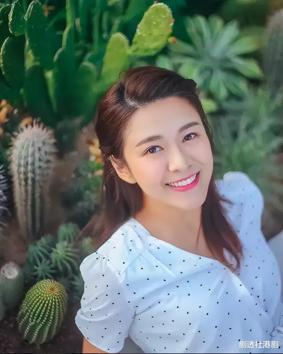 |TVB一线小花撇掉“时装车祸”称号,身穿露背紧身裙大派福利