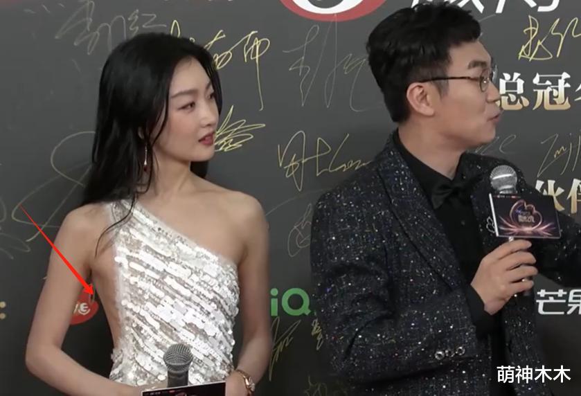 微博之夜红毯生图来了!刘诗诗脸僵了,杨幂露腰抢镜,杨紫状态佳