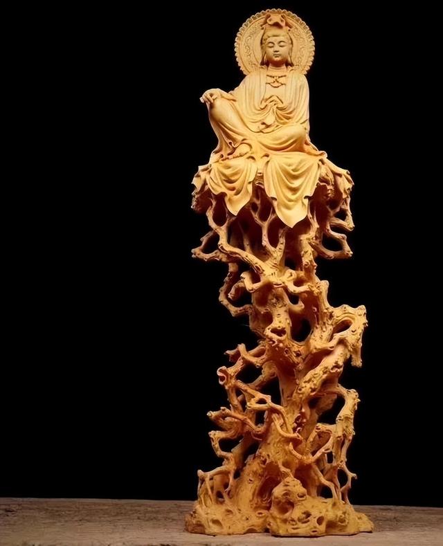 黄之炫，杨之雄，木之雅，雕之精，此乃黄杨木也！