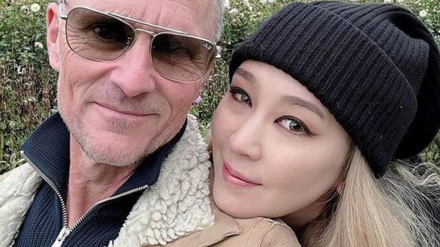 陈冠希二姐甩掉黑哥，新男友高大威猛，看起来却比父亲陈泽民还老