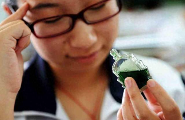 男性每晚睡前，在肚脐上滴上几滴风油精，长期坚持下去会咋样？