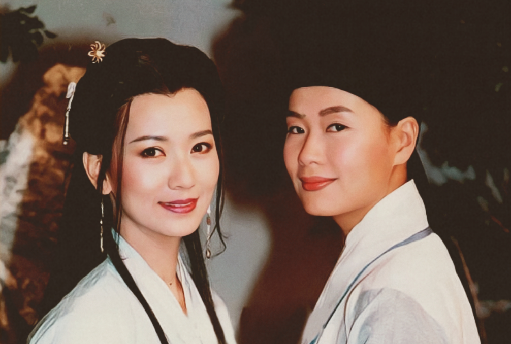 看看69岁赵雅芝,再看看60岁的叶童,自然老去和医美老去的差距一目了然