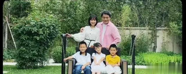 19岁与导演私奔裸婚,在地下室连生3胎,如今丈夫用7部剧将她捧红