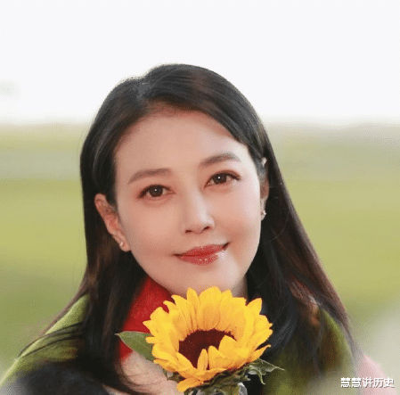 曝周海媚追思会现场照片!照片细节已经确定,殡仪馆布置人回应