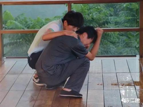 4女搞1男，整到翻白眼！误入缅北的高富帅，被撸到山穷水尽