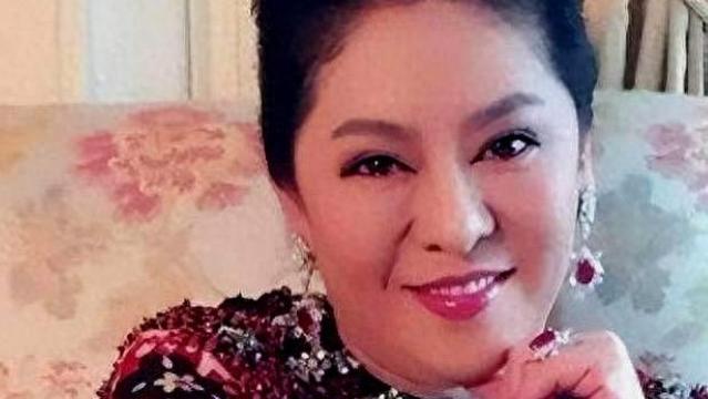 向太直播间开涮汪小菲，被指蹭热度张兰发出回击获网友力挺